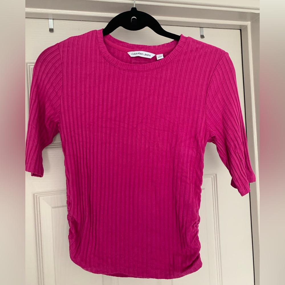 Calvin Klein Jeans | Ribbed tee with ruched side accents NWOT!